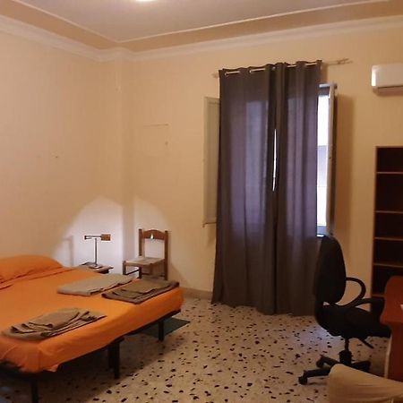 Stanza Privata In Appartamento Per Smart Working, Digital Nomads O Coliving Палермо Екстер'єр фото