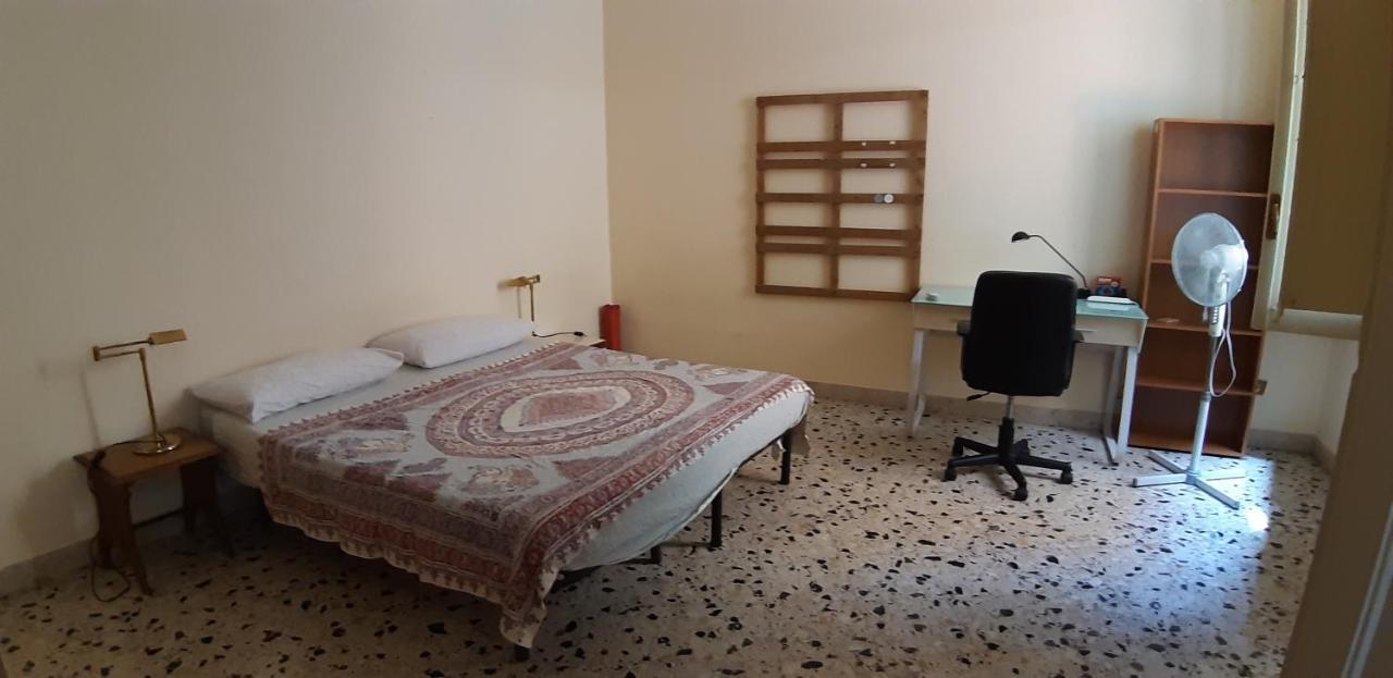 Stanza Privata In Appartamento Per Smart Working, Digital Nomads O Coliving Палермо Екстер'єр фото